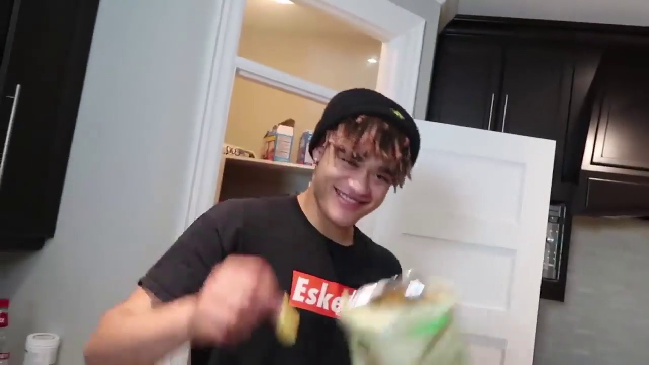 Zion Kuwonu NEVER stops Chewing