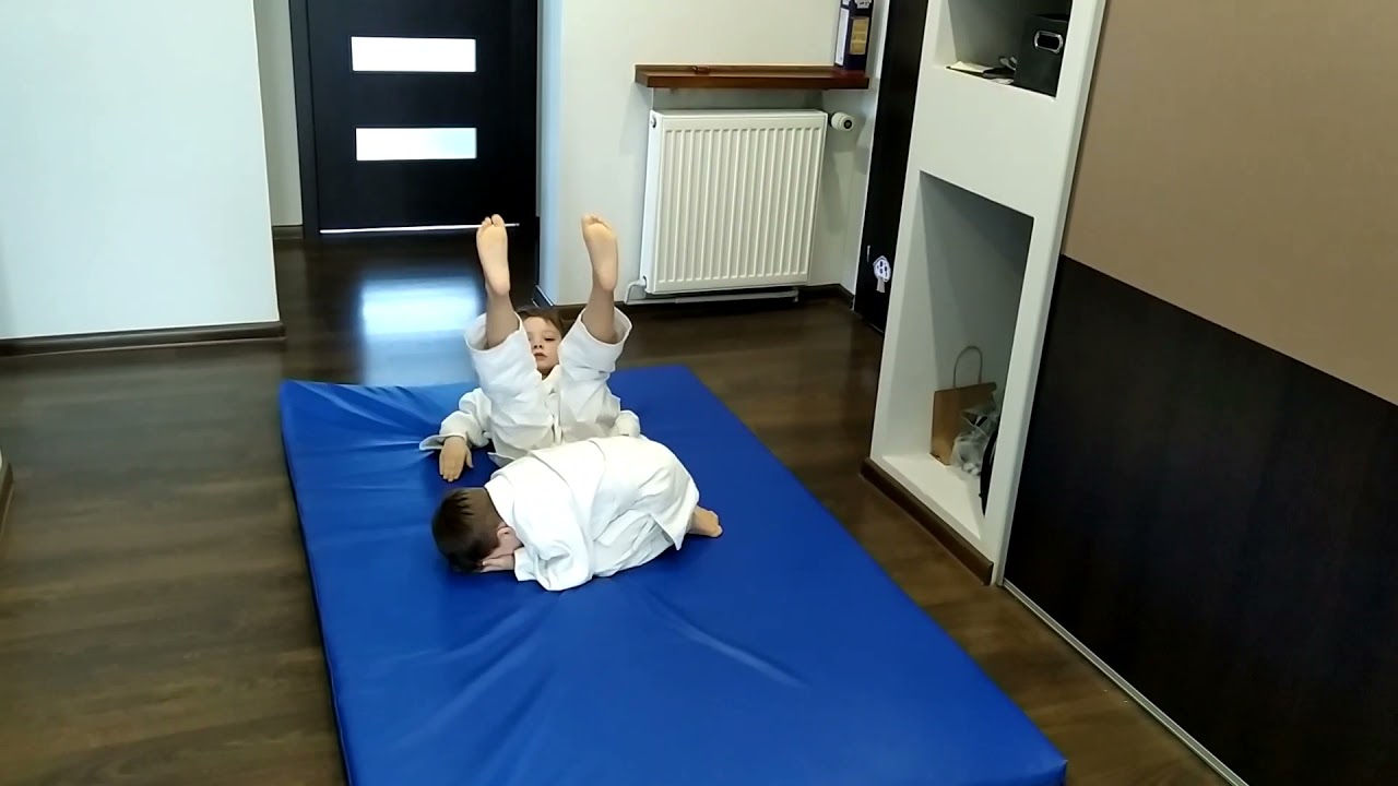 Pad w tył