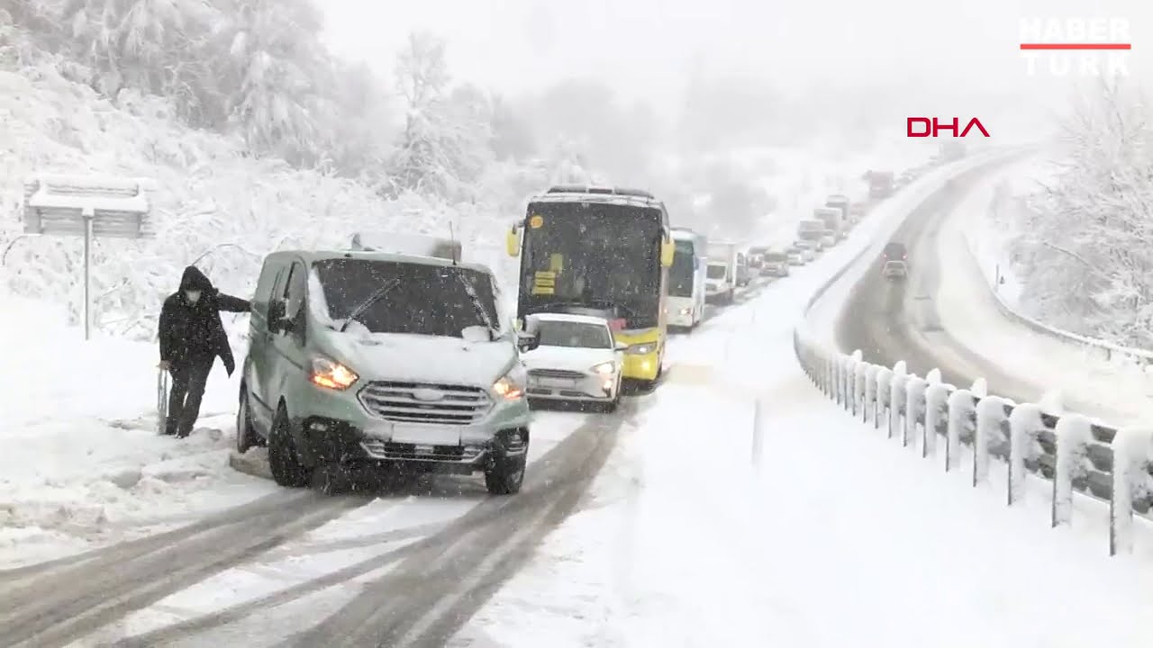 Zonguldak'ta yoğun kar yağışı ve tipi sürücülere zor anlar yaşattı