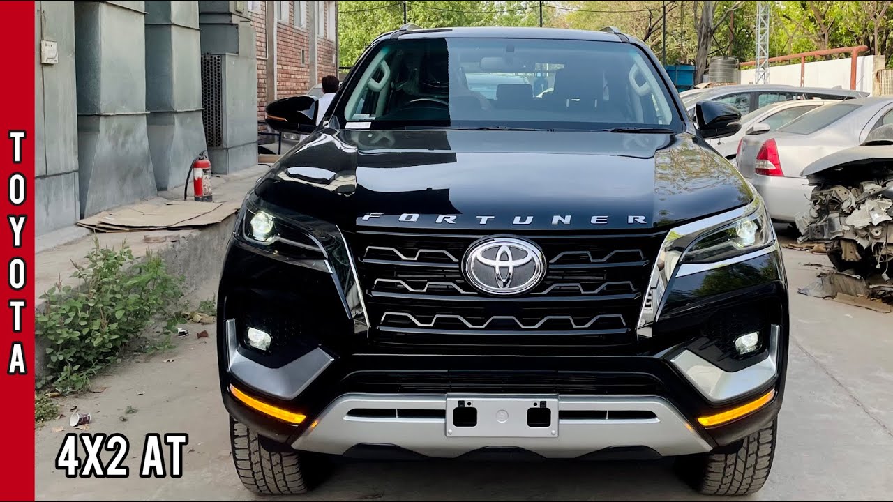 New Toyota Fortuner 2024 🔥 Black Colour | Fortuner 4x2 AT - Most Detailed Walkaround Video!♥️