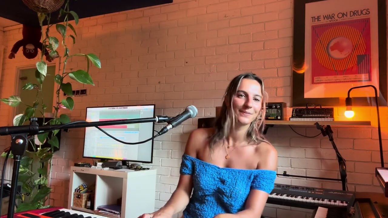 Isabella Radici- Orignal music ‘Don’t Let me Down’. #nprtinydesk #npr #tinydeskcontest 