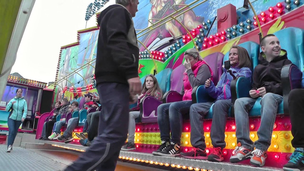Svatováclavská (Prosecká) pouť 2015 - ATRAKCE (ATTRACTION) LAVICE (BENCH) CRAZY WAVE (OFF-RIDE)