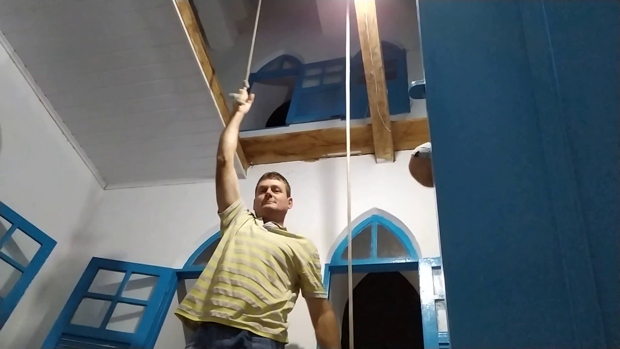 Gercino Koeler, meu pai! Tocando o sino da igreja da vila de Laranja da Terra ES