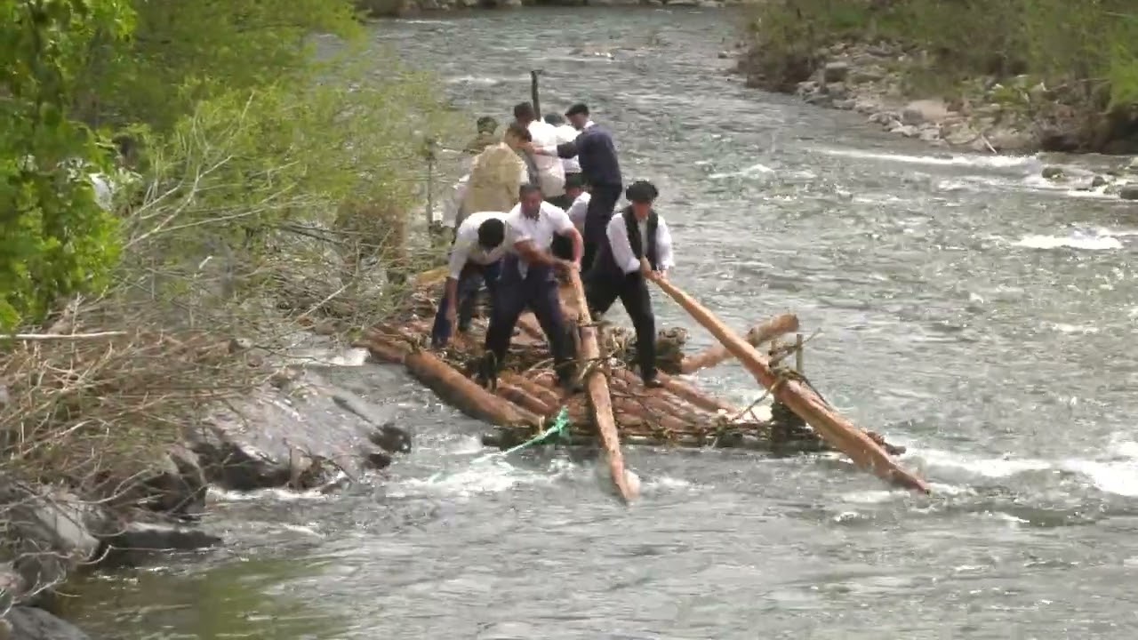 Descenso de navatas por el Aragón Subordán. © Vídeo de Paco Barón