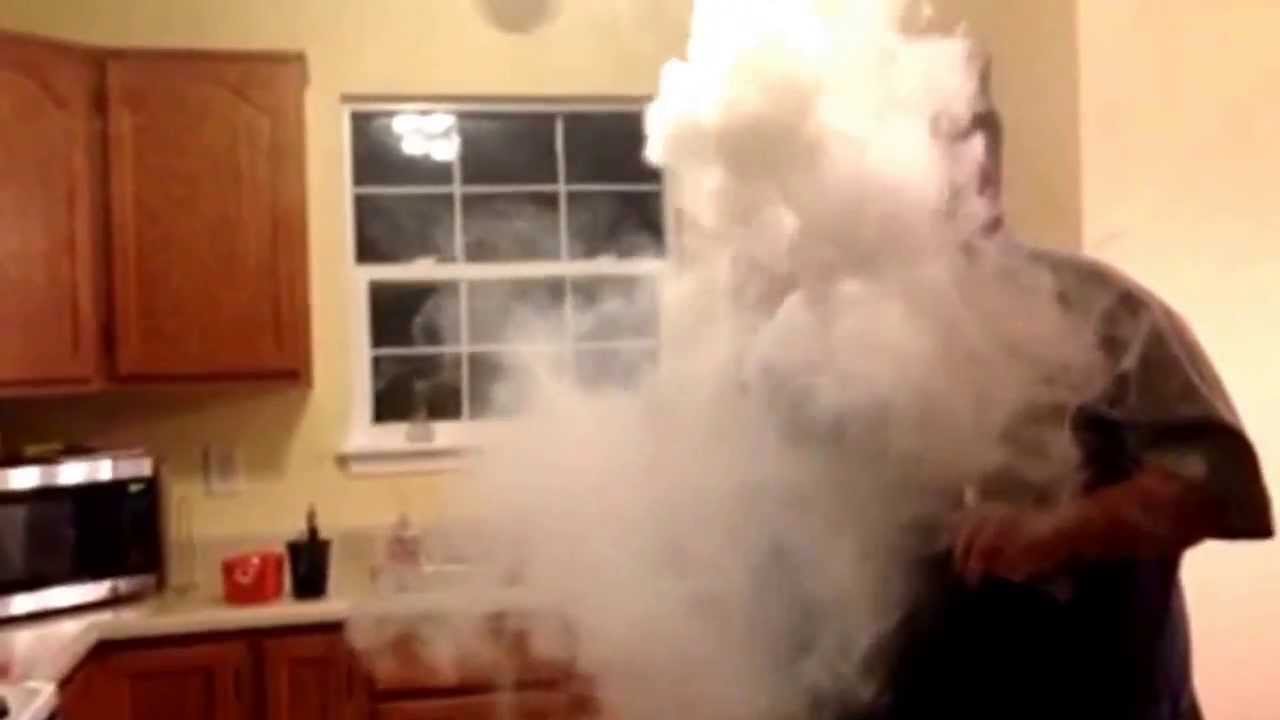Huge vapor clouds @8.4 volts