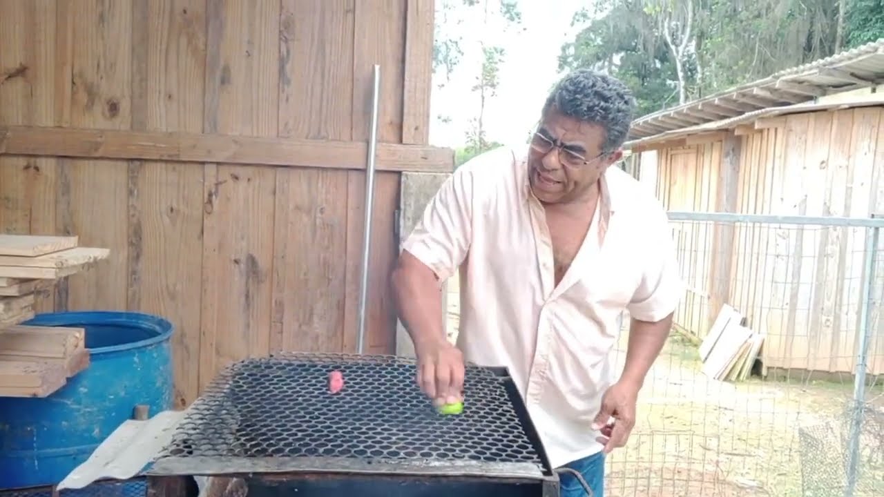 Sempre  limpo a grelha com limão pra fazer churrasco 