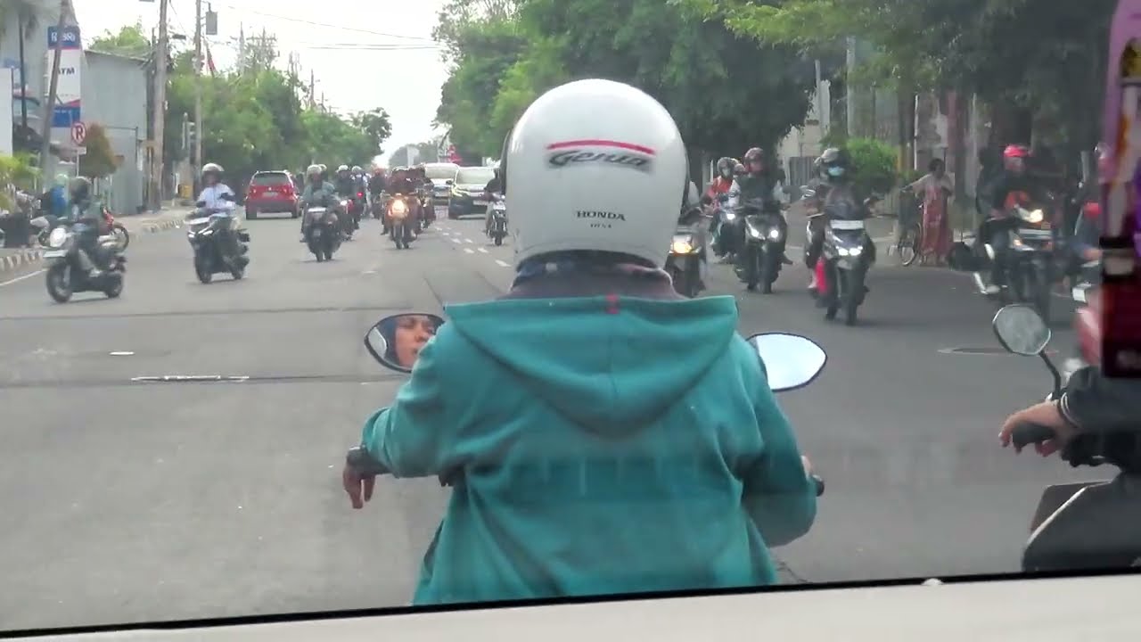 Indonésie, la Valse des Scooters !