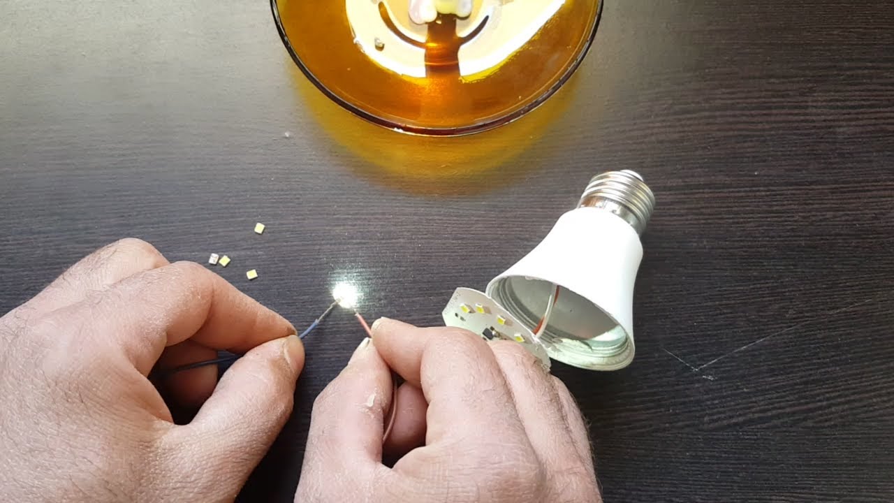 تغيير ليد اللمبة بكل سهولة باستخدام شمعة لكي تعود كأنها جديدة Easily replace the LED in led lamp