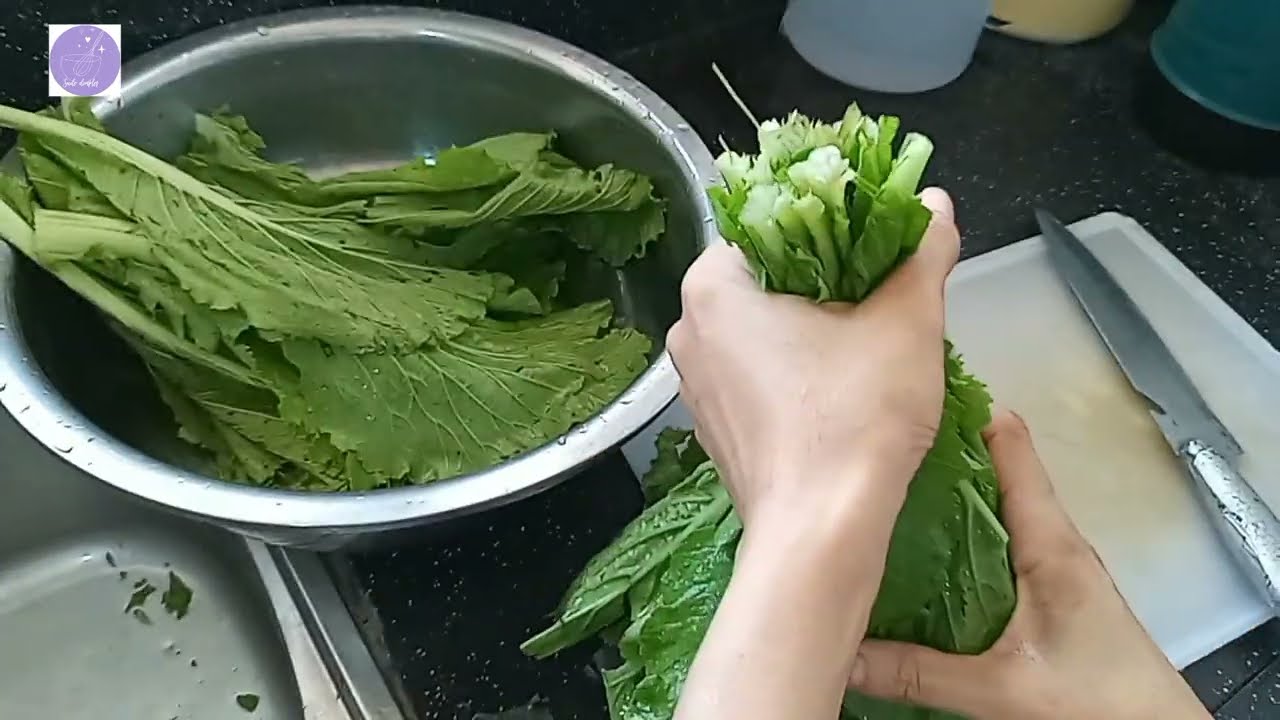 JINSI YA KUPIKA MBOGA YA SPINACH  TAMU😋/RAHISI SANA