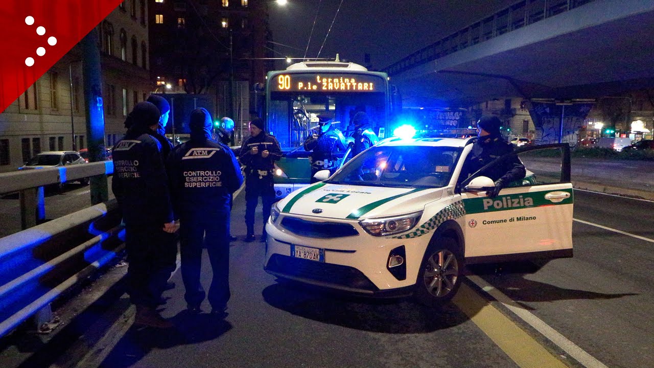 Milano, dà in escandescenze su autobus della linea 90 e aggredisce ragazza: fermato
