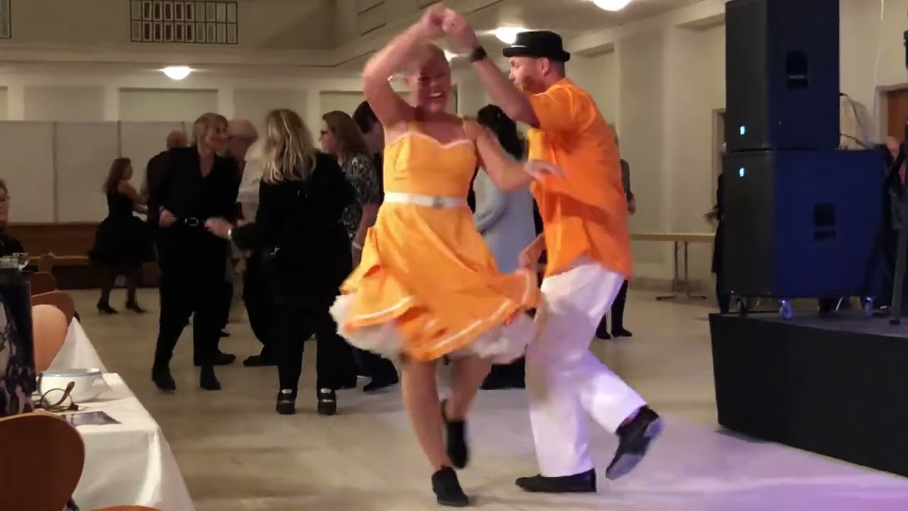 Torben Lendager & Roosters  - Do you wanna Dance