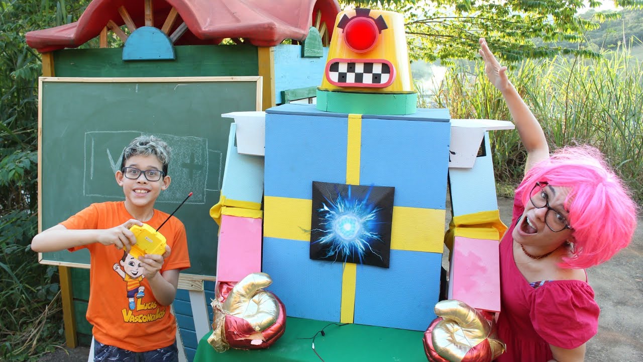 LUCAS E UMA AULA DE ROBÓTICA ENGRAÇADA