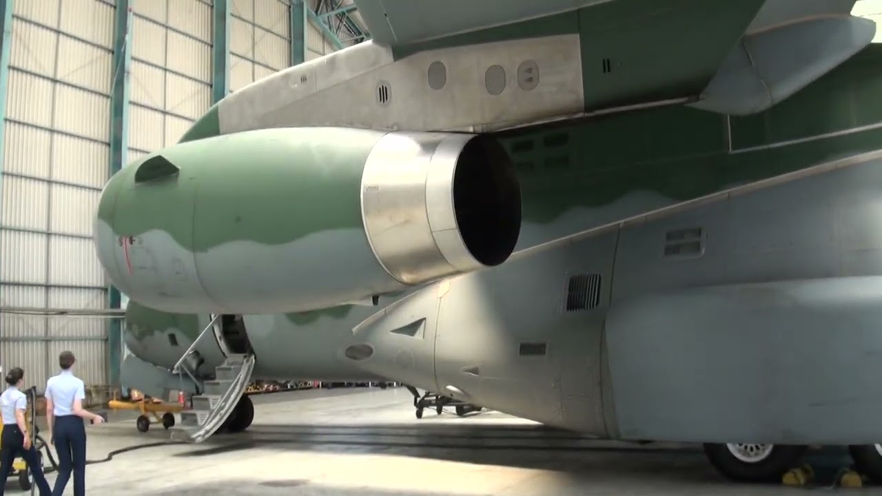 AVIÃO DE TRANSPORTE  KC 390