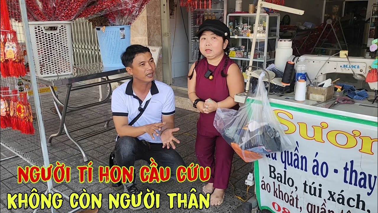 Xót xa cảnh cô gái Tí Hon không còn người thân, phải chặt vặt mưu sinh qua ngày