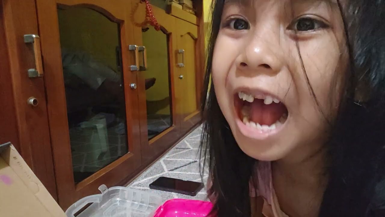 Shaneisha lagi nyoba ngeflog