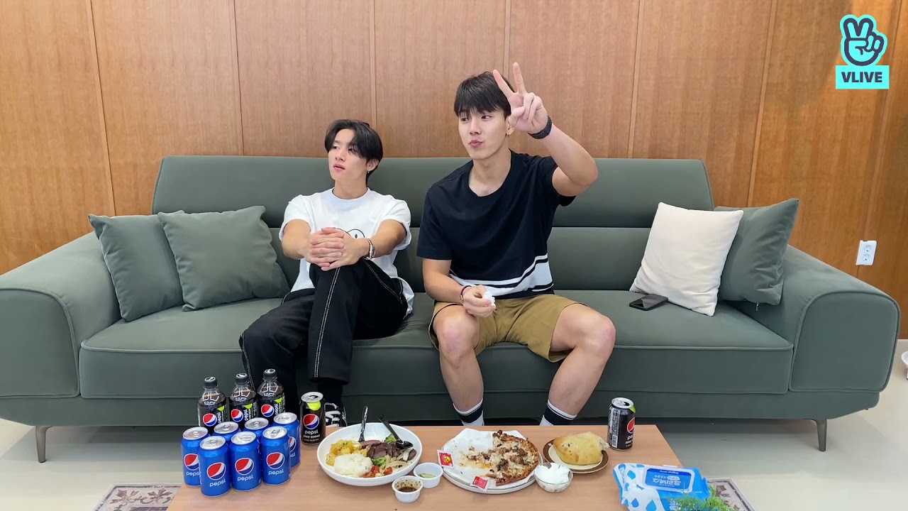 (ENG/INDO/JPN SUB) MONSTA X SHOWNU AND I.M VLIVE 맏막 먹어보자 16072021
