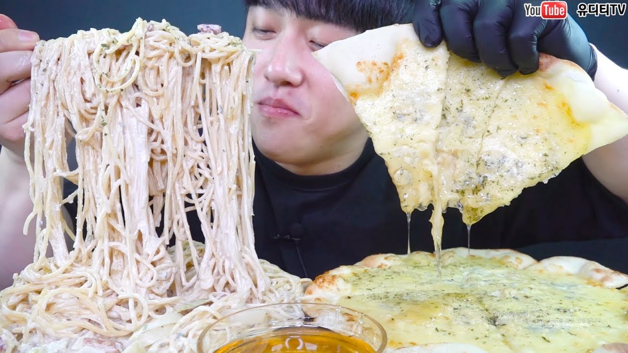 벌꿀 갈릭 고르곤졸라피자와 까르보나라 크림듬뿍 파스타 첫경험 소름주의 리얼사운드 먹방 REAL SOUND MUKBANG