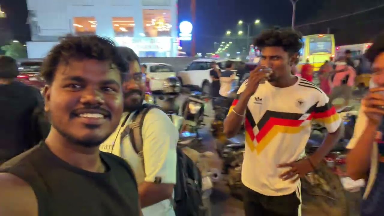 Selfie with random people 🤣🤣