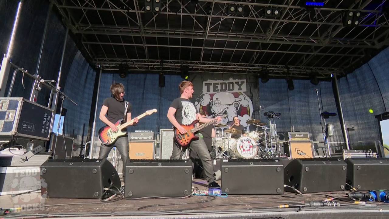Autumn Ruin  | Teddy Rocks 2016