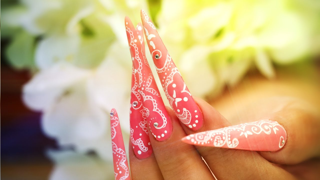 Nail Art - Hand-Painted Lace On Stiletto Tutorial