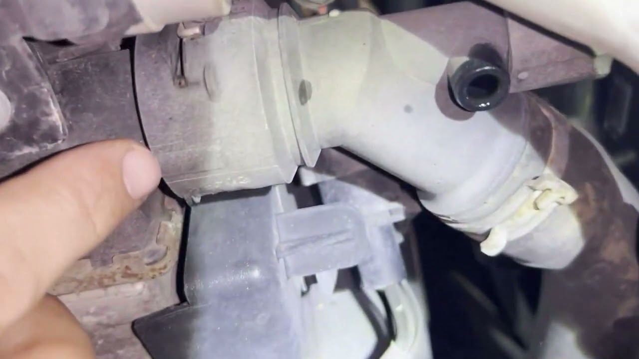 Слив и заливка охлаждающей жидкости в двигатель VW Beetle 2.5L 2009 года