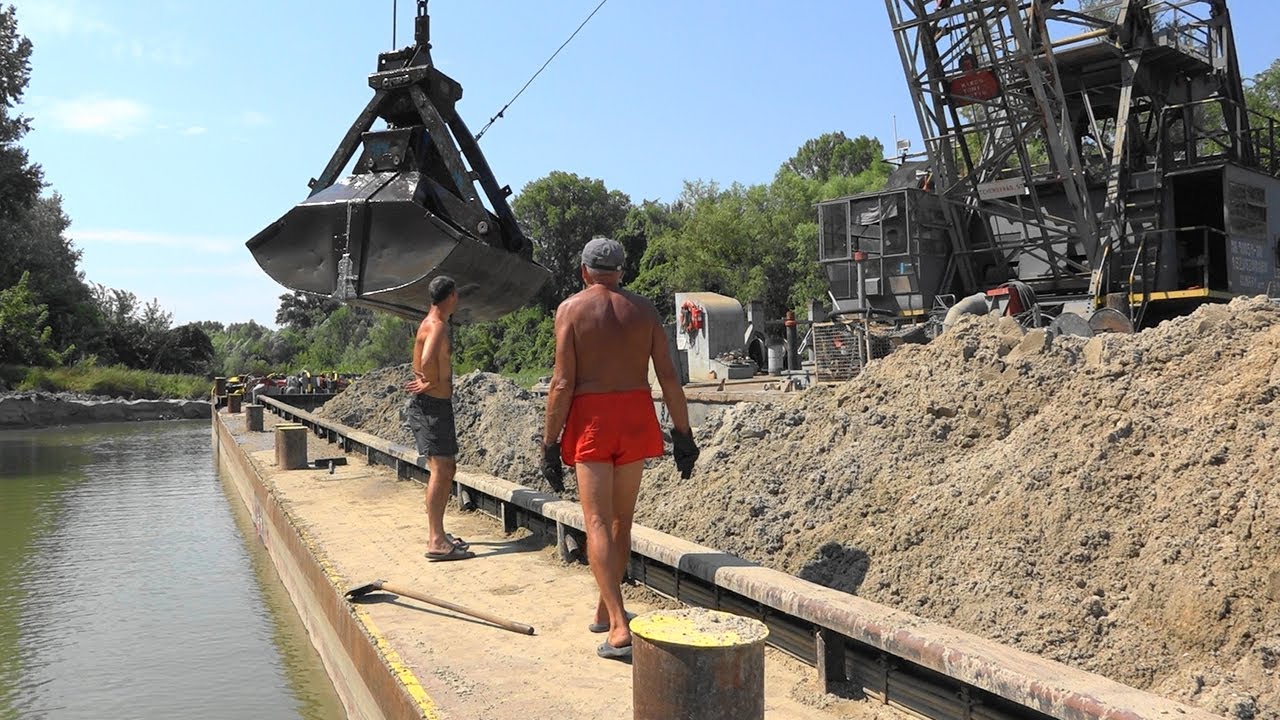 Floating Crane in the Backwater of Adony (Hungary) (HD 1080p) #mrdfi