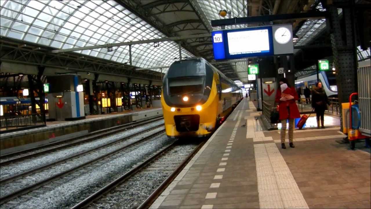Treinen op Station Amsterdam Centraal -  3 februari 2013