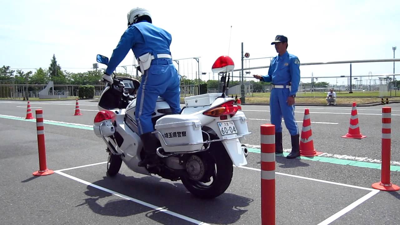 白バイ低速バランス
