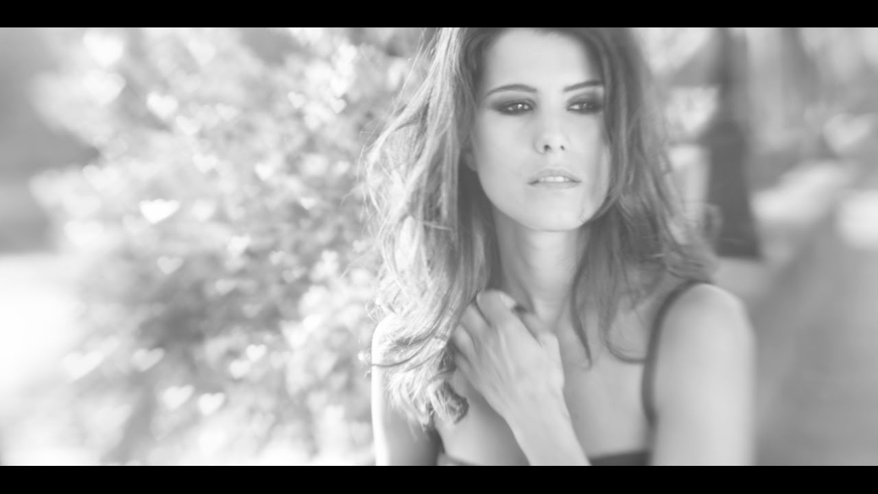 -PUB- Karine Ferri - Fausse pub Parfum
