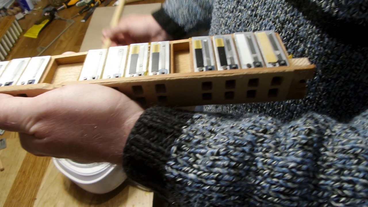 Accordion reeds waxing