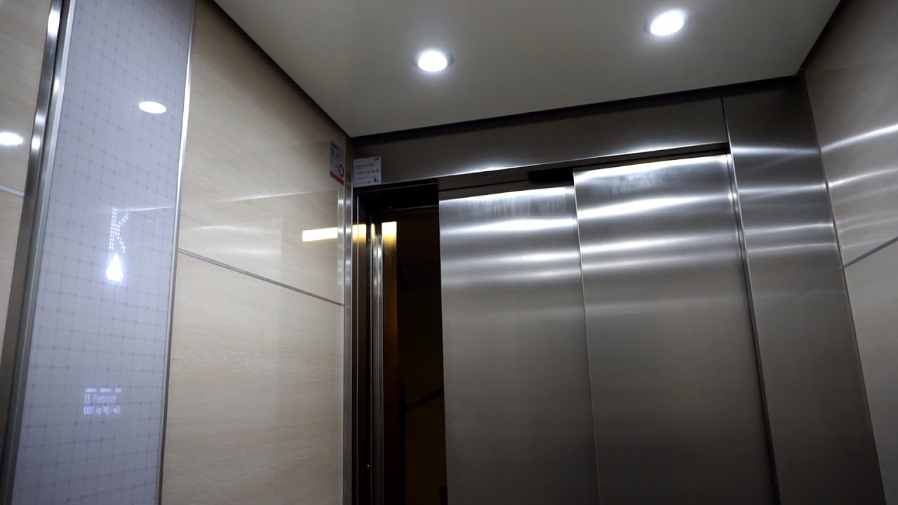 Nice design! 2013 KONE MonoSpace MRL traction elevator @ Van Dürens väg 22, Lund, Sweden