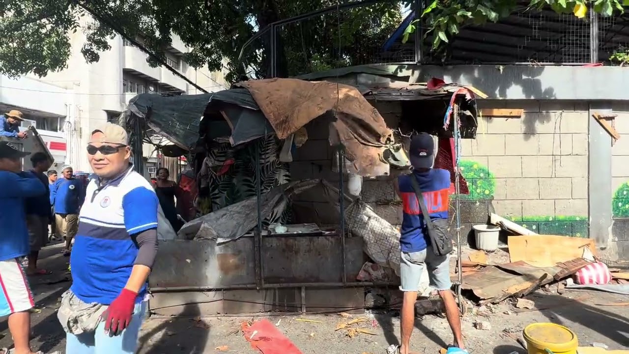 Gilid ng Tondo sports Complex giniba ng clearing team ang nagtitinda ng halaman ginawa na kasi bahay