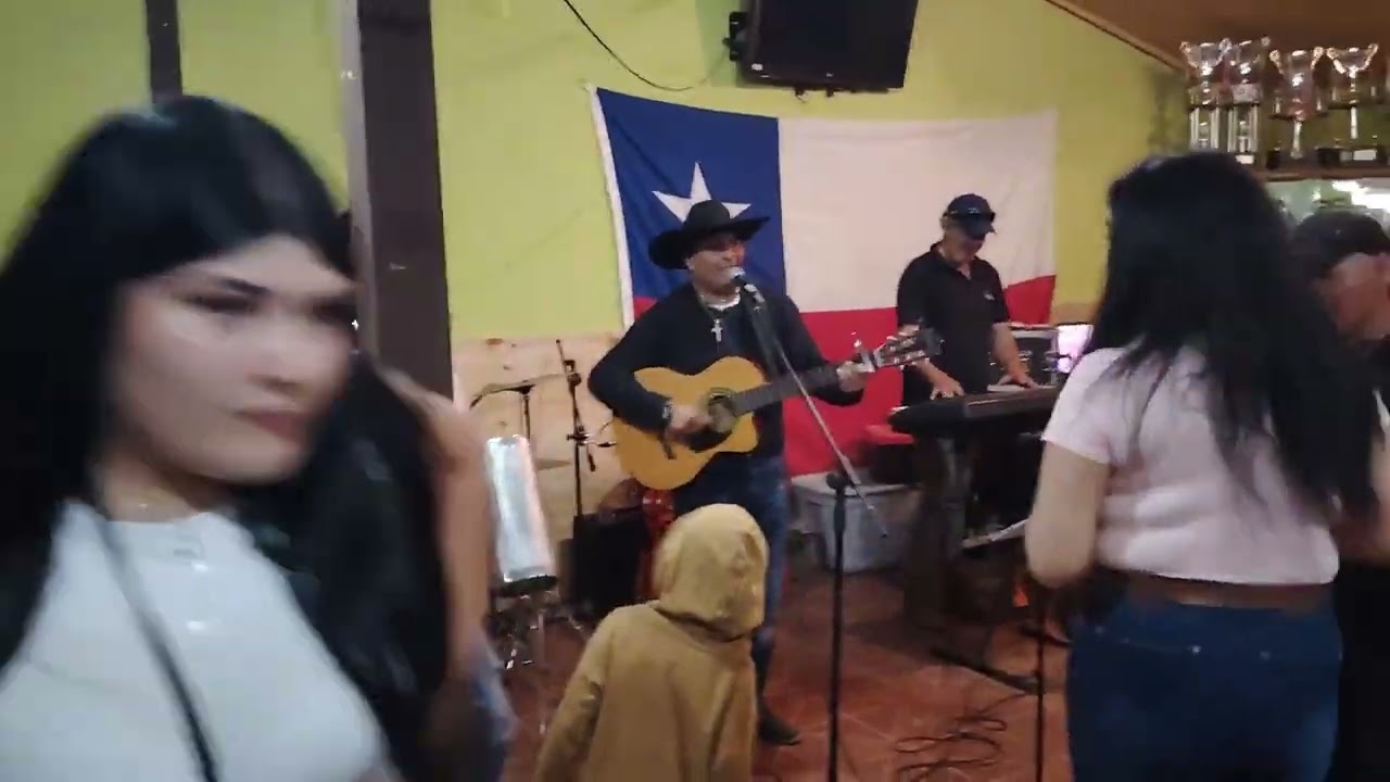 Los reales sin fronteras con voses de los hualpes 
