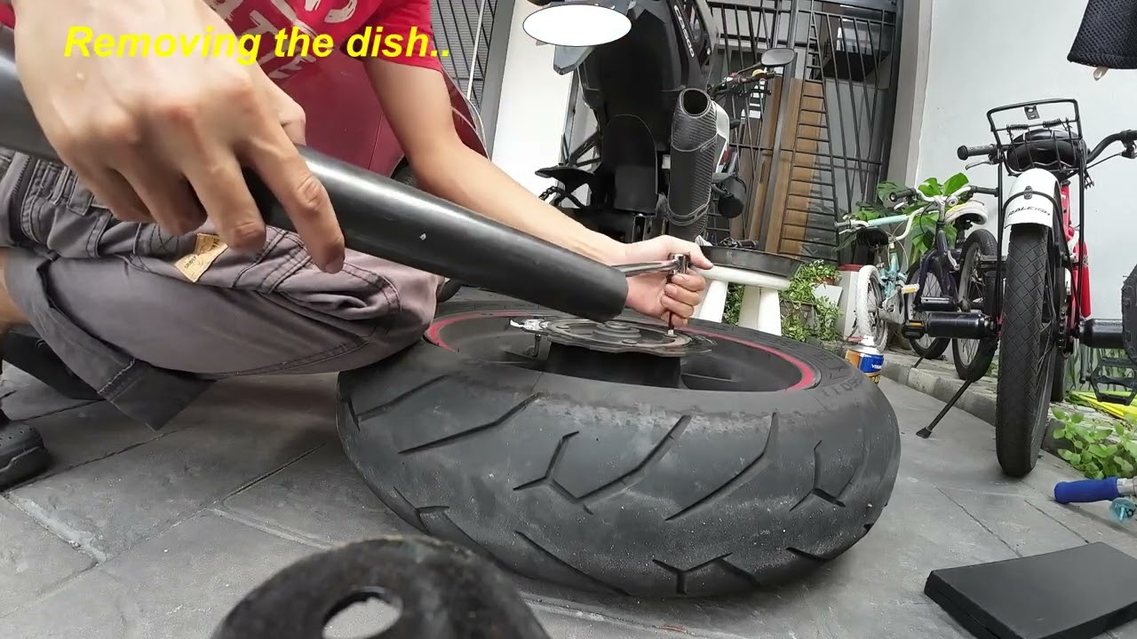 Honda CB500x rear brake disc and pads replacement | Stuck master cylinder piston resolved