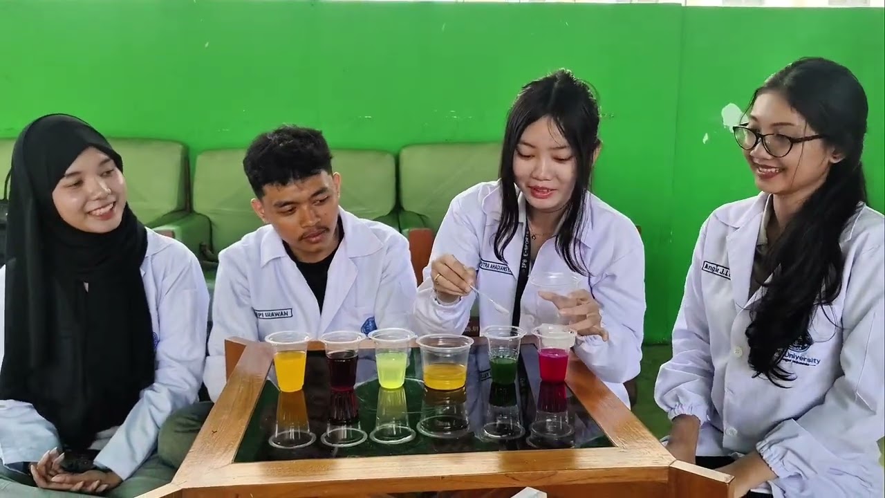 Pengaruh Larutan Asam dan Basa Terhadap Pewarna Alami dan Buatan Kelompok D2 || IPB UNIVERSITY