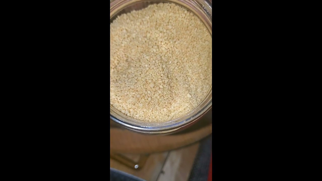 couscous aux feuilles de navet, aqqfel s alleft akk iforwenis très  ,rcte de ma grd-mère 👌👍💯kabyle.