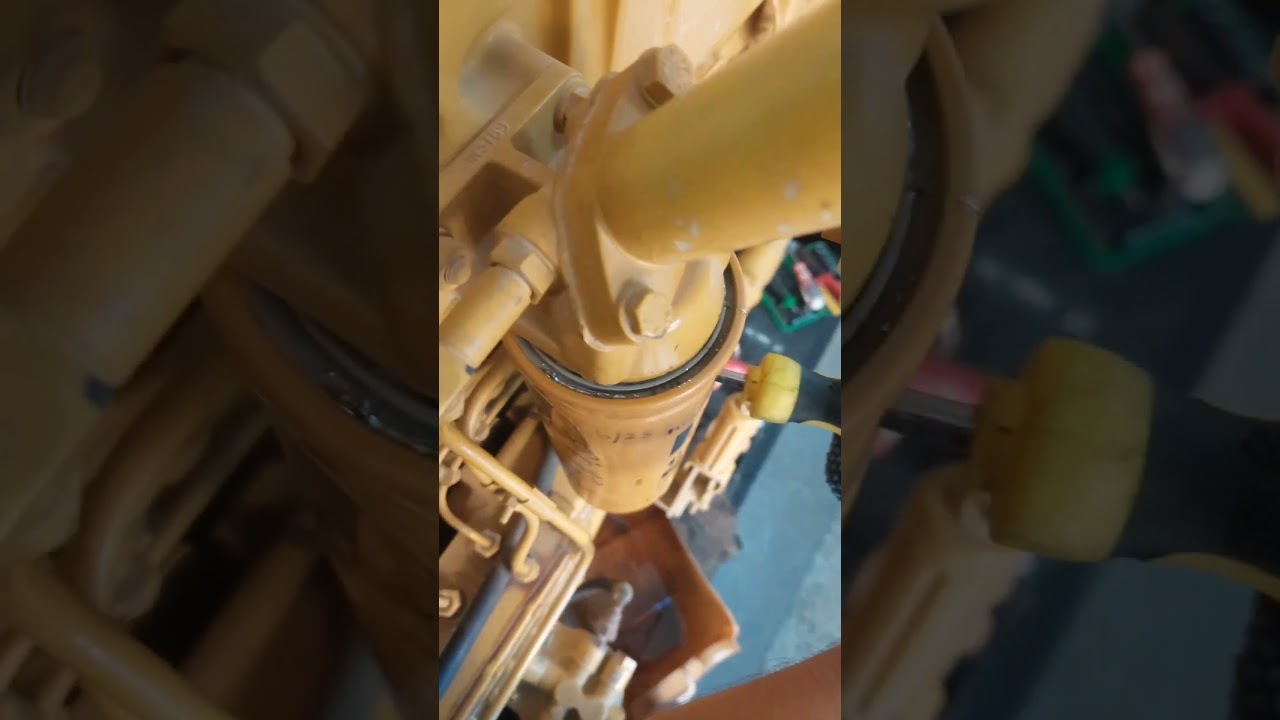 #caterpillar #fuelfilter #damage #service