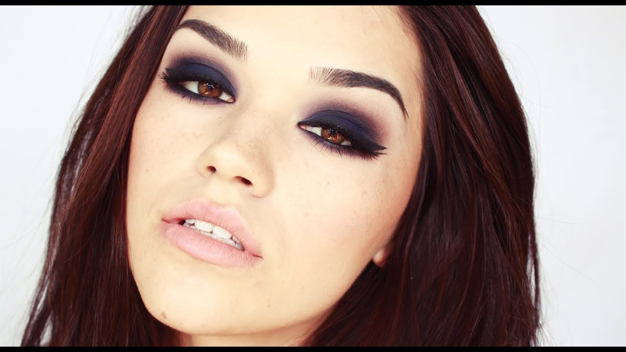 Intense blue smokey eyes make up tutorial