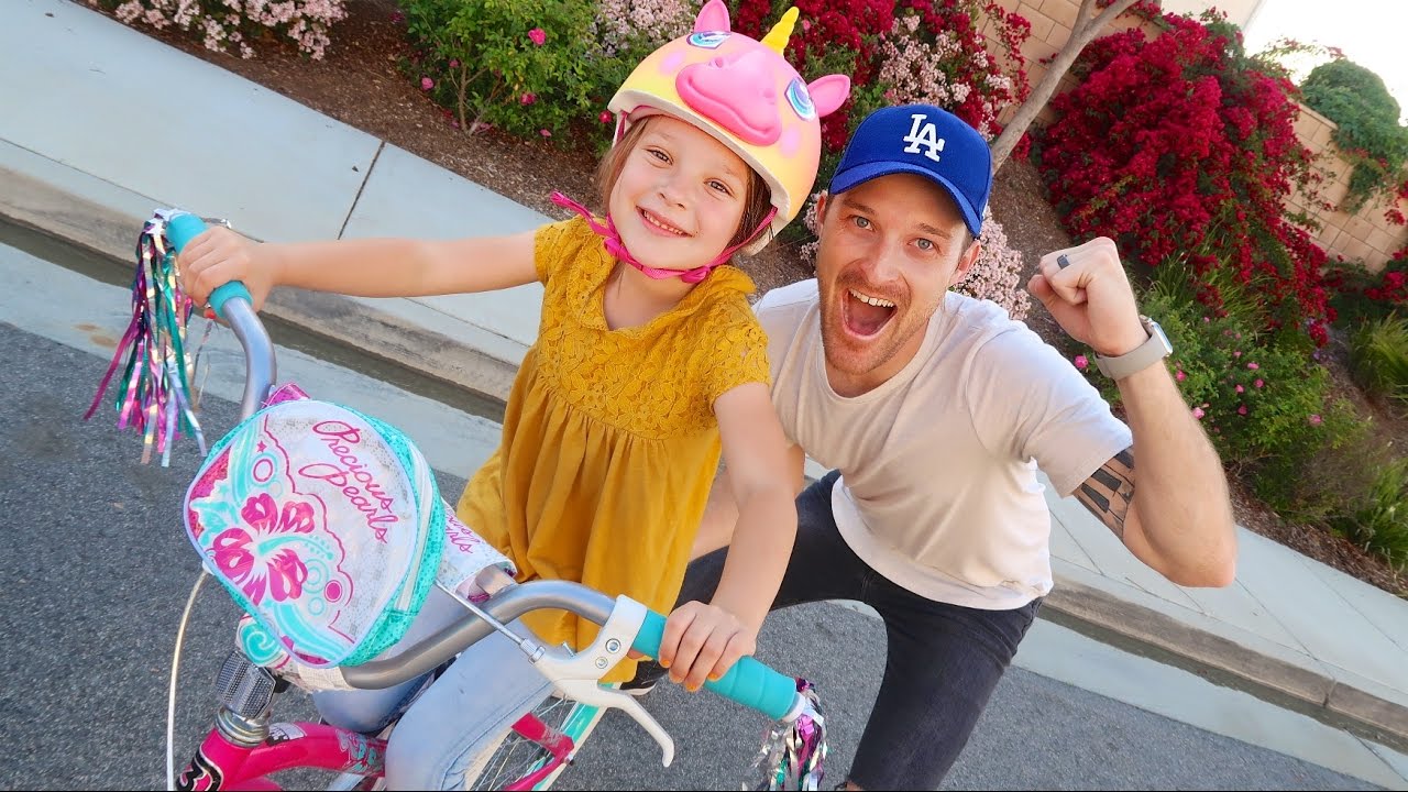 FIRST BIKE RIDE with NO TRAINING WHEELS! 🚲