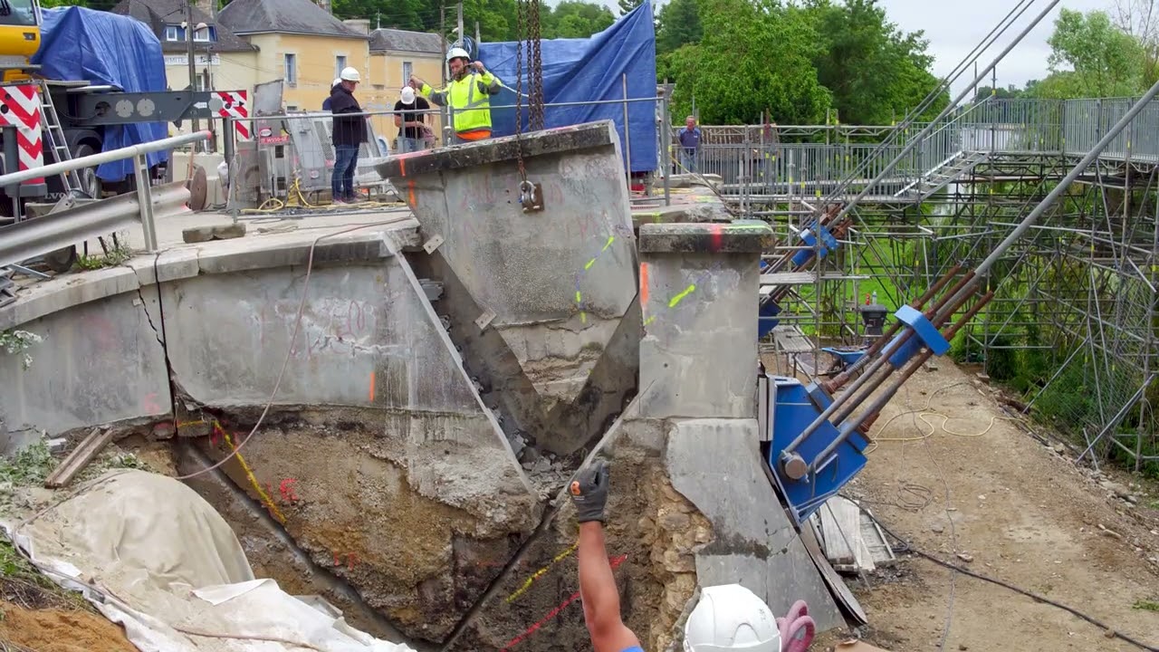 Sciage par disque diamant, carottage et sciage au câble d'un pont suspendu à Bonneuil Matour