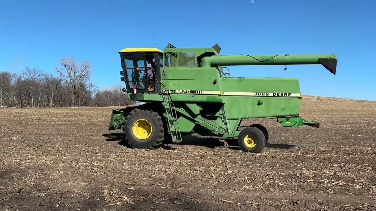 John Deere 6620 Combine