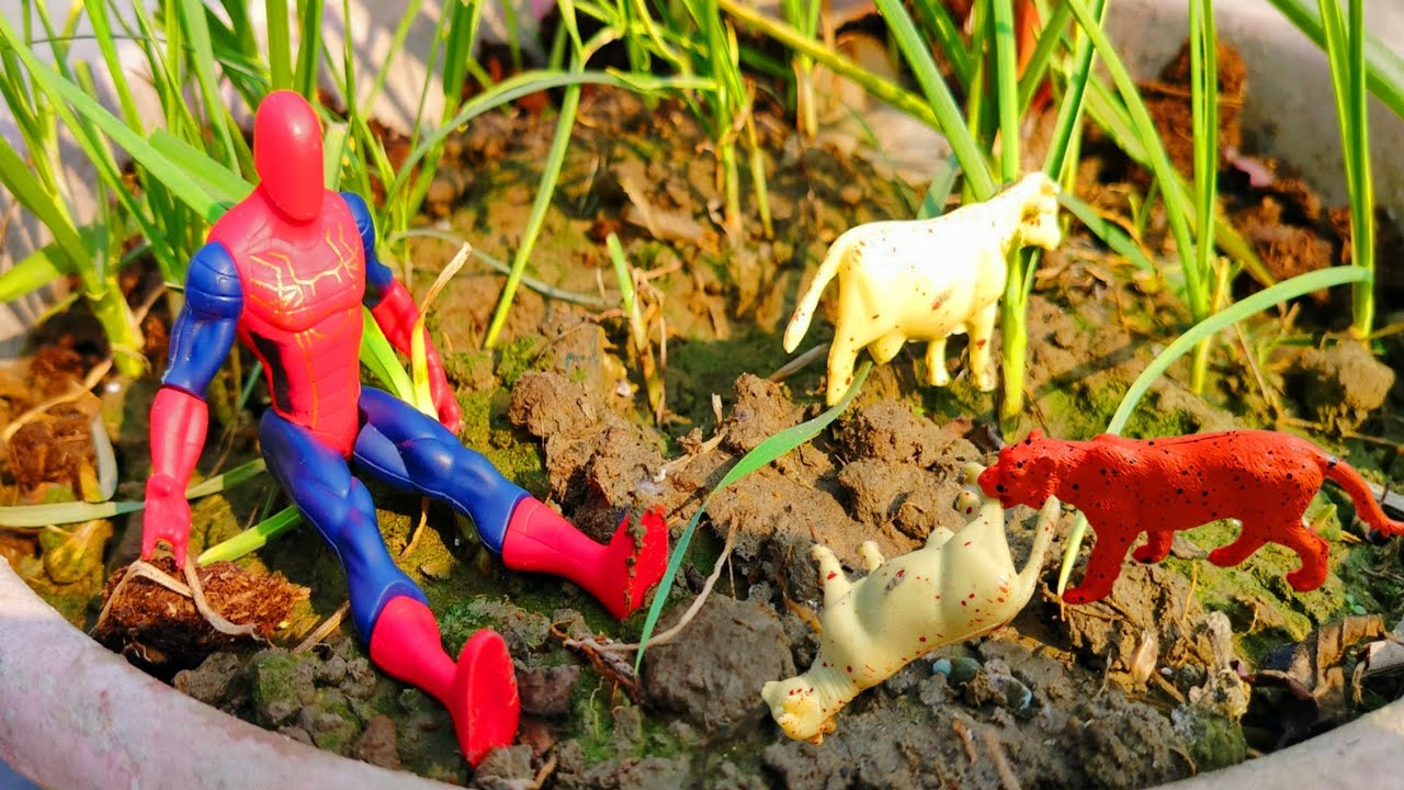 Ary baccho Tiger 🐯 ne kiya hamari Cow🐮 pe attack 😰 Spiderman ne ki help 🩷😻 