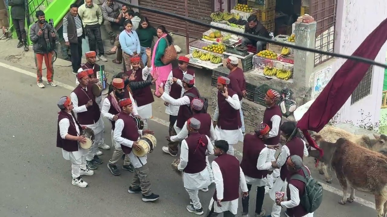कुछ इस प्रकार से खेली जाती हैं पहाड़ों में होली ❤️ पौड़ी गढ़वाल उत्तराखंड #pahadilifestyle #garhwal 
