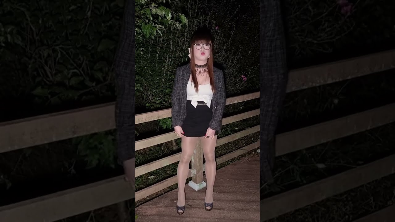 Quiet night walk./Crossdresser HeeG(10/09/23)