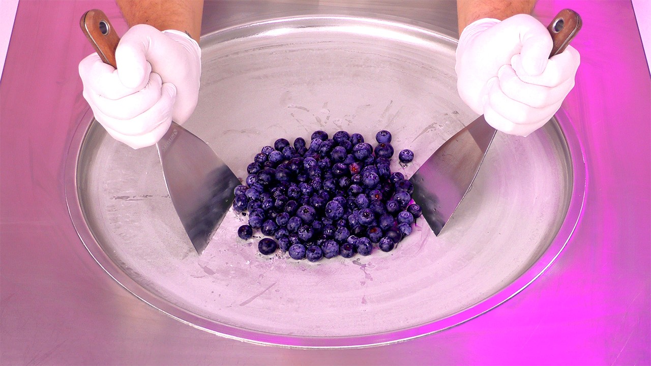 Blueberry Ice Cream - how to make fresh Blueberries to rolled fried Ice Cream Rolls | ASMR Recipe