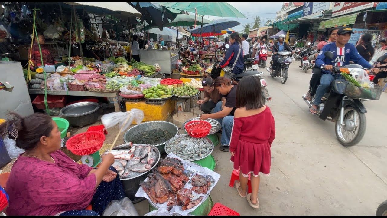 O'Ombel Market in Banteay Meanchey | Vegetables and Frish areSold in the Market !! Food Streed