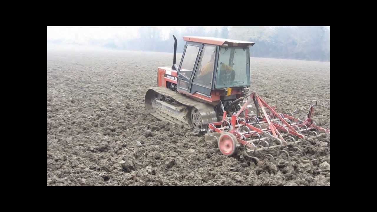 FRATELLI GUERRA: Preparazione terreno con Newholland 88-85