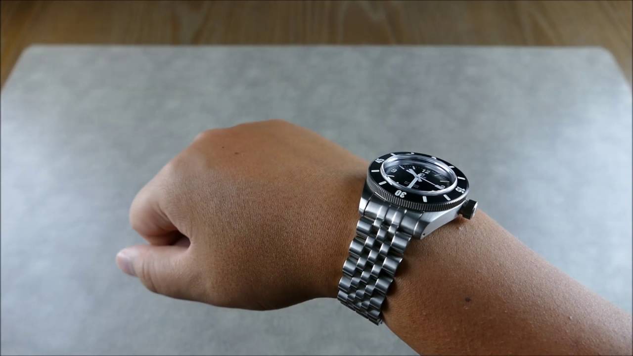 On the Wrist, from off the Cuff:  Raven Trekker 40 &ndash; RT01, Modern Vintage Done Right