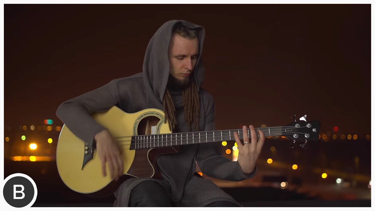 AMAZING ACOUSTIC BASS PLAYER