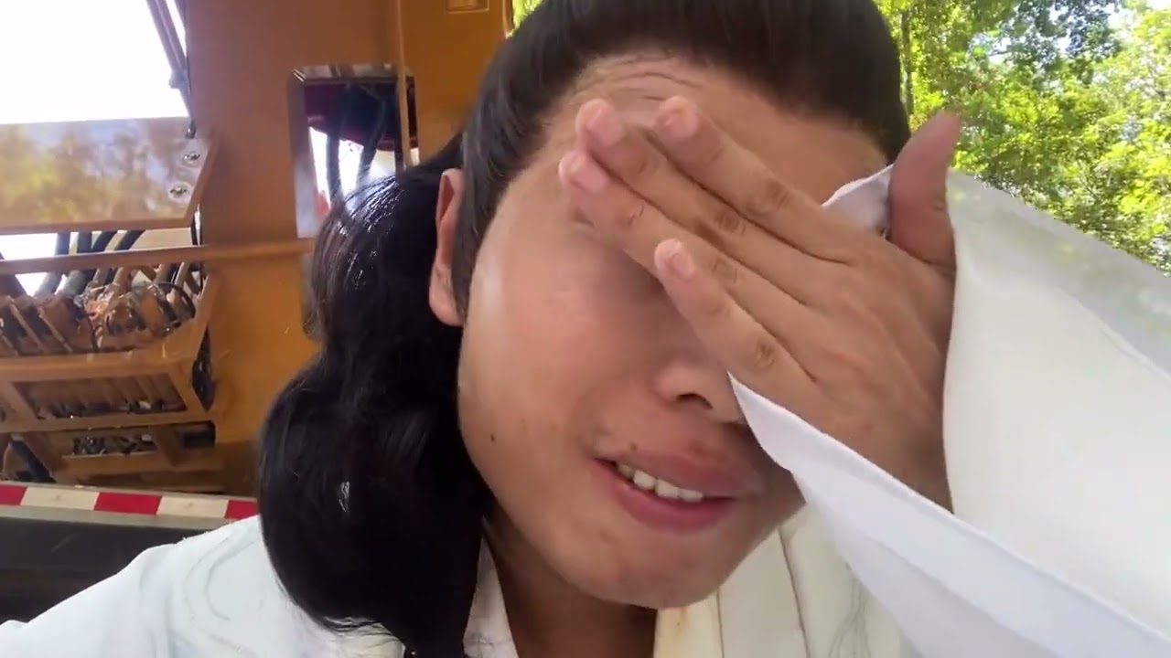 帅小伙饰演门派弟子，躺尸被镜头带到，副导演通知连戏加30块钱